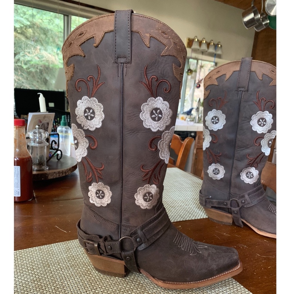 Women’s floral cowboy boots